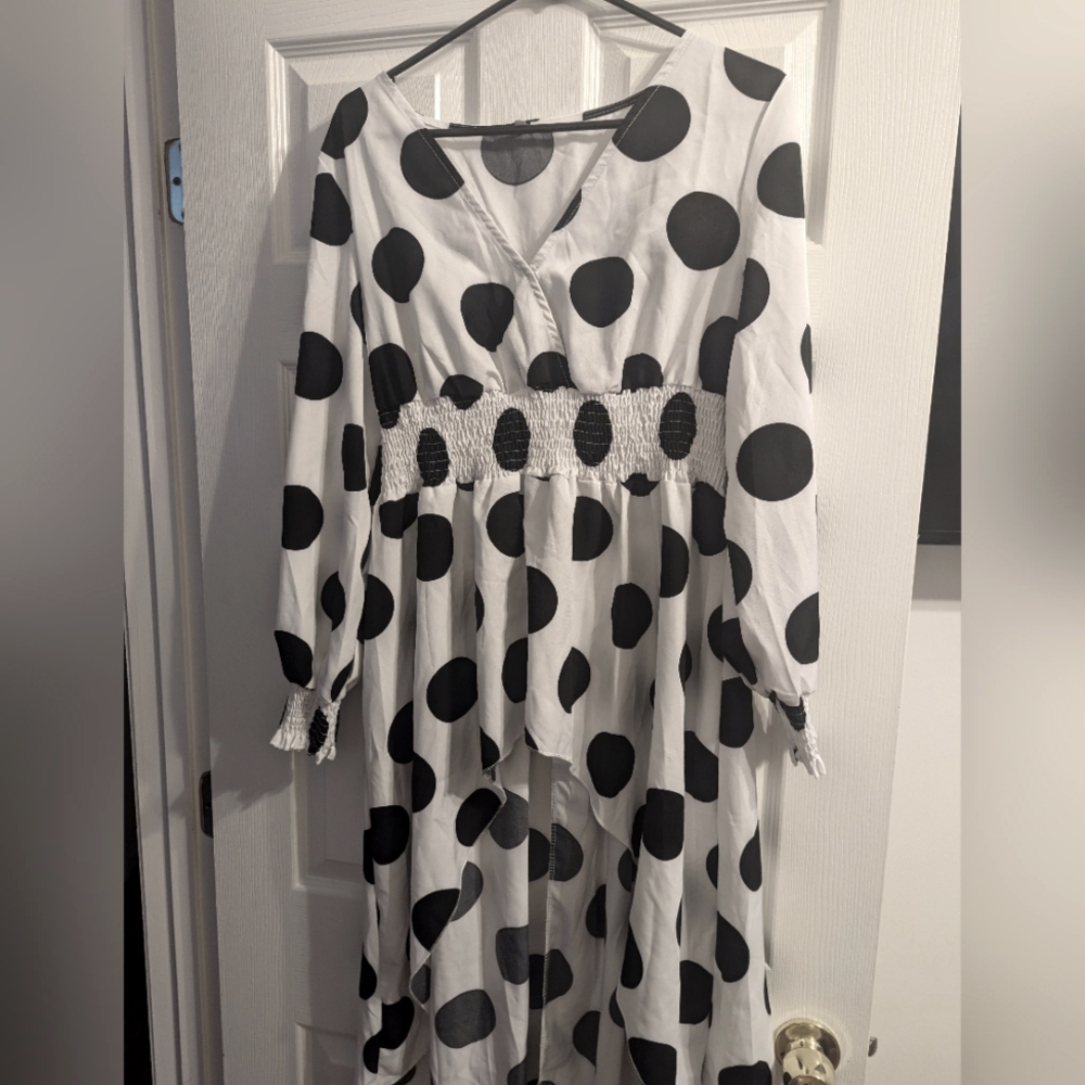Women poke a dot long dress shirt black and white